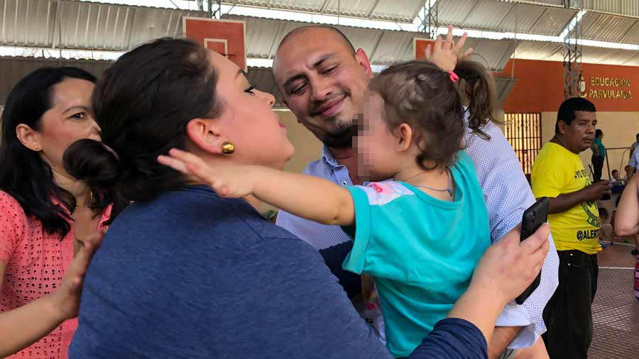 El Emotivo Reencuentro De Los Padres De Familia Con Sus Hijos Tras El