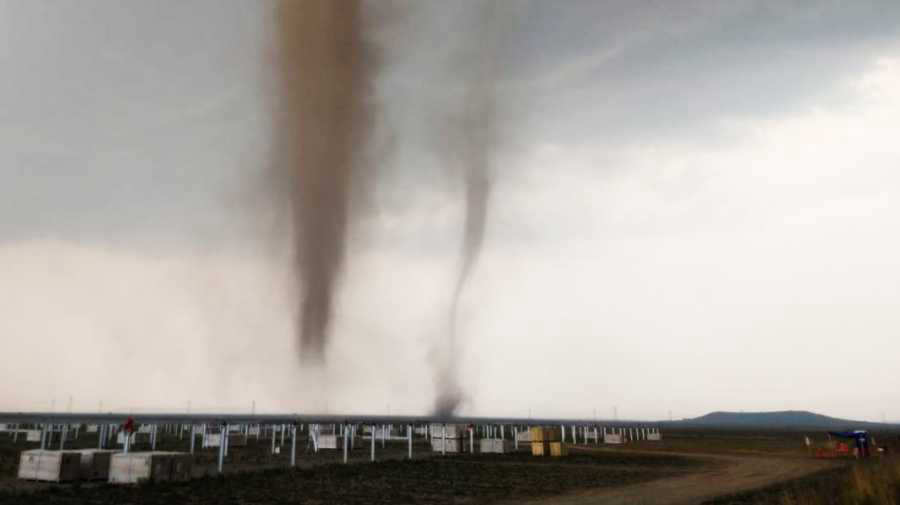 Doble tornado se forma y sorprende en México Noticias de El Salvador