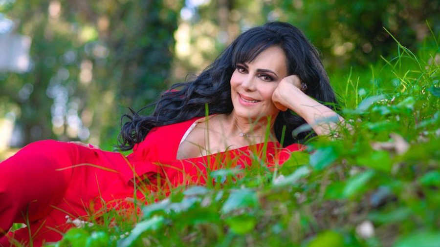 Maribel Guardia celebra los años de Cancún posando en diminuto bikini Noticias de El