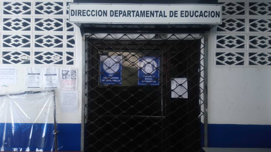 Cierran oficinas de la departamental de Educación en La Unión por