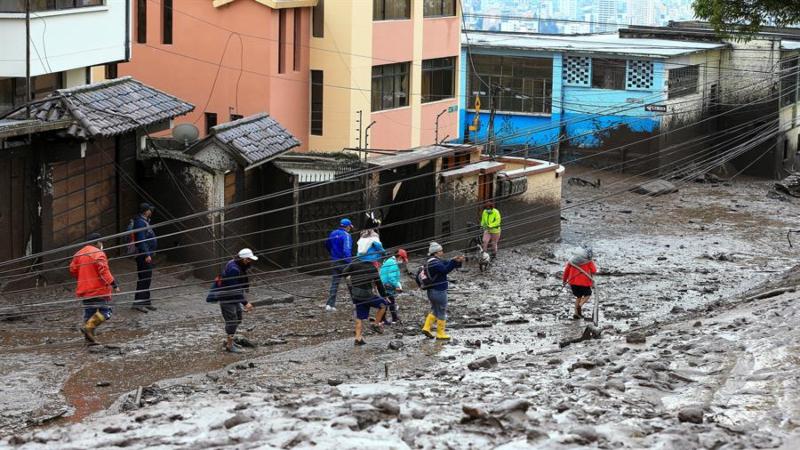 TRAGEDIA EN ECUADOR Aluvión en la capital deja 18 fallecidos y una