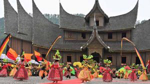 Indonesian dancers perform during the 2018 Minangkabau art and cultur