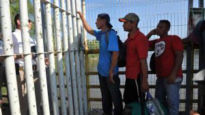 Migrantes-salvadoren?os-cruzan-frontera-de-Mexico-04
