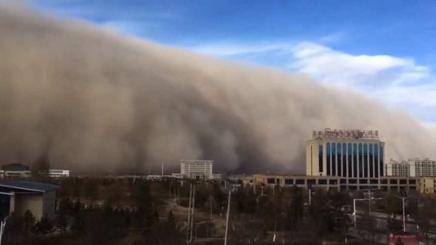 Tormenta de arena 'se traga' una ciudad en minutos Tormenta de arena 'se traga' una ciudad en minutos