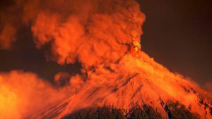 Miles de personas evacuadas por fuerte erupcin volcn de Fuego Guatemala