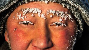 RUSSIA-WEATHER-COLD-ICE-HARVESTING