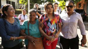 Dejan en libertad a joven juzgada en El Salvador por intento de aborto