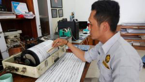 Indonesia eleva a 430 los muertos y a 22.000 los desplazados por el tsunami