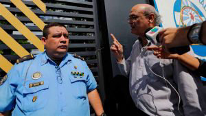 Nicaraguan journalist Carlos Fernando Chamorro (R) speaks to a police