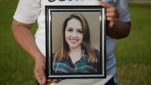 Familiares y amigos rinde homenaje a Jocelyn Abarca, joven asesinada y desmembrada por su novio