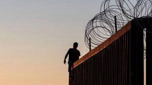 Gobierno de Biden ampliará muro en frontera con México para frenar migrantes
