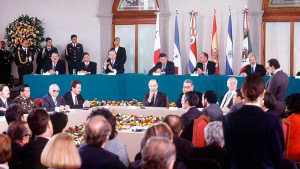 Firma de los Acuerdos de Paz en Chapultepec Mexico enero de 1992foto EDH