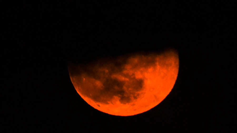 Eclipse total de Luna en la madrugada del domingo al lunes 19 + src