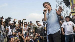 Venezuelan singer Carlos Baute addresses the media before the 