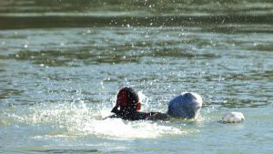A Central American migrant swims across the Rio Bravo/ Un migrante intenta ayudar a su compaero a cruzar las turbulentas aguas del Rio Bravo, Mxico.