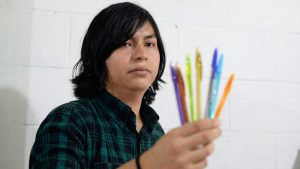 Joven salvadoreño crea impresionantes dibujos usando lapiceros | Noticias  de El Salvador 