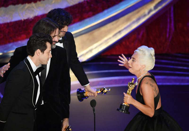 Lady Gaga al recibir su premio. Foto AFP