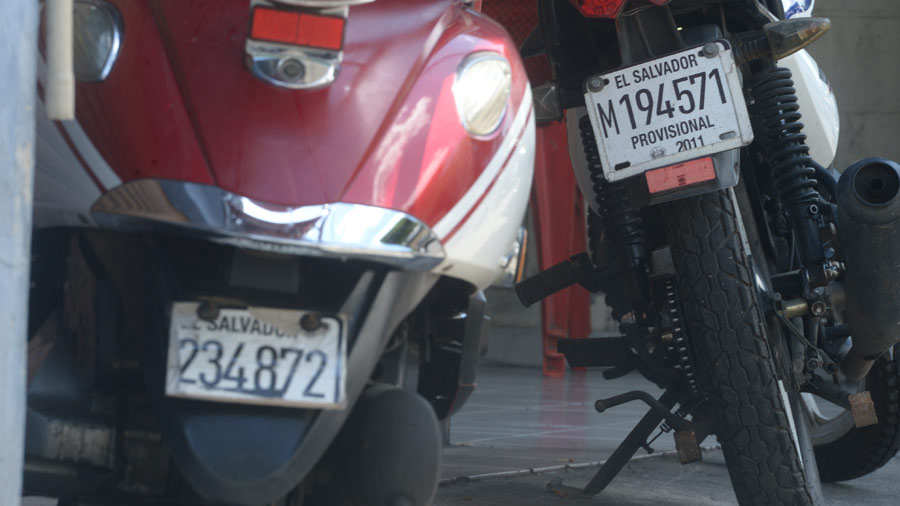 Las Placas De Cartón De Las Motocicletas Serán Reemplazadas Por Placas Metálicas Noticias De 8354