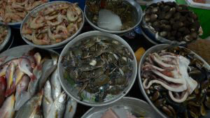 vendedores de pescado en  el  Puerto de  la  Libertad.