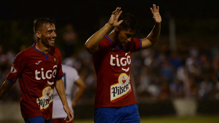 Dustin Corea se unió la historia de CD FAS con su póker ante Firpo ...