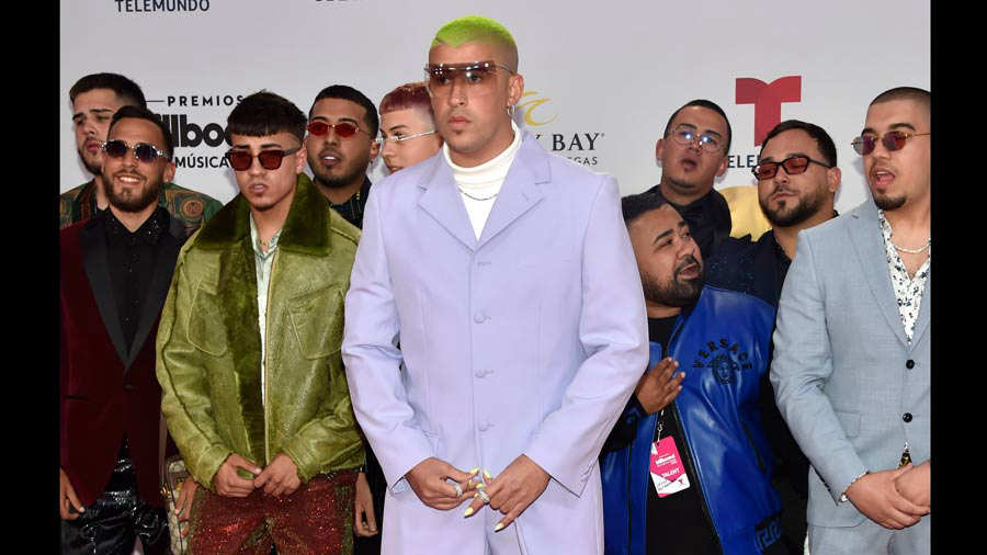 El llamativo atuendo de Bad Bunny arrasa en entrega de 