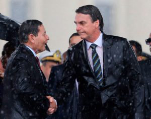 Brazilian President Jair Bolsonaro (R) and Vice-President Hamilton Mo