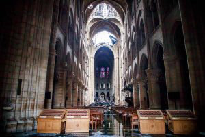 Francia eval?a los daos sufridos por la catedral de Notre Dame de Pars