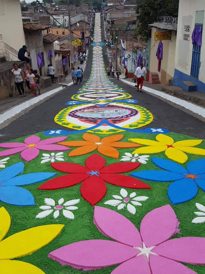 Cientos De Personas Elaboran Con Devoción Las Alfombras Más Grandes De