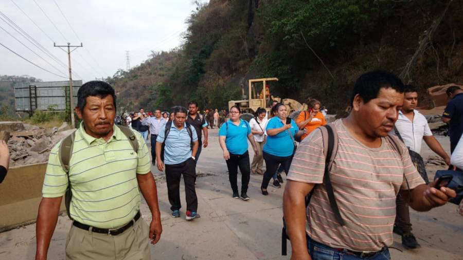 carretera-los-chorros-por-derrumbe