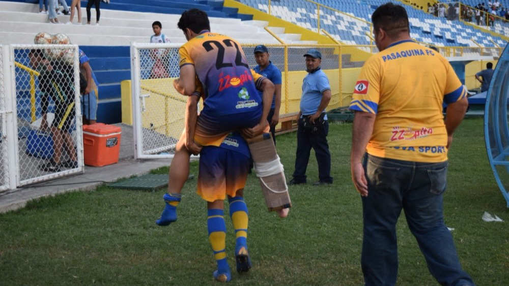 Tu Mama Se Baña Con Tenis
