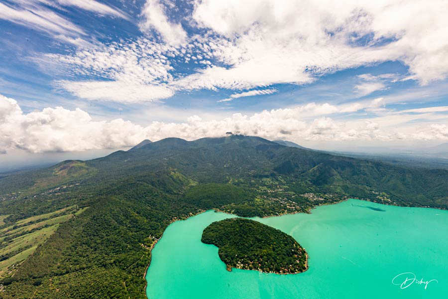 Imágenes aéreas del lago Coatepeque en color turquesa | Noticias de El ...