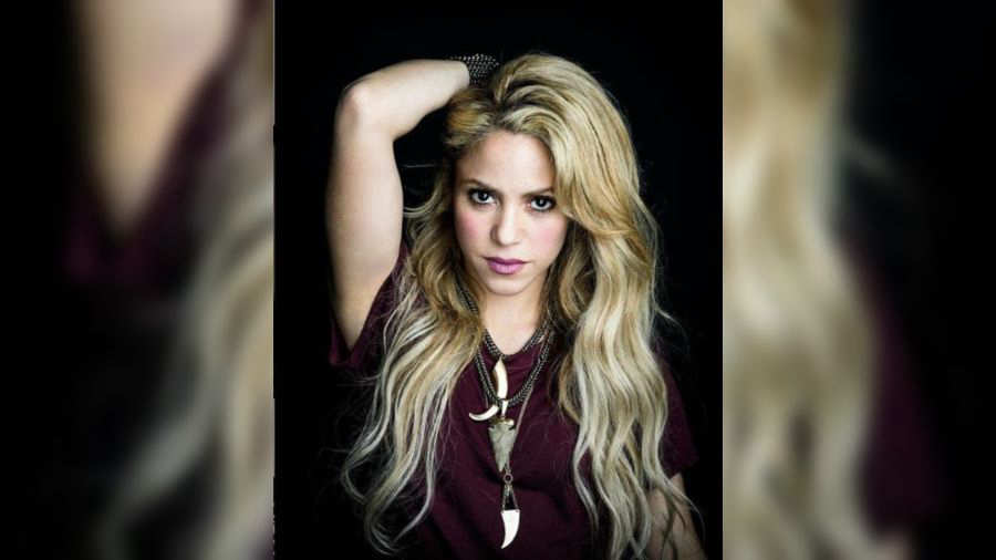 Captan a Shakira y Piqué demostrando su amor en una paradisíaca playa