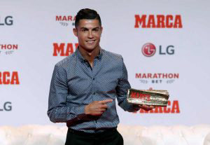 Cristiano Ronaldo recibe el Marca Leyenda.