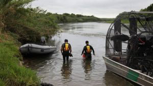 Ocho migrantes entre ellos una embarazada murieron ahogados intentando cruzar el río Bravo