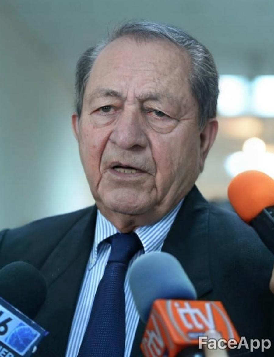 funcionarios-viejitos-10