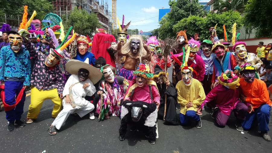 Viejos de agosto: Una divertida tradición salvadoreña que ...