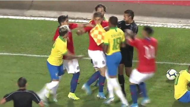 VIDEO: La fuerte pelea en pleno partido de categorías juveniles entre Chile y Brasil | Noticias ...