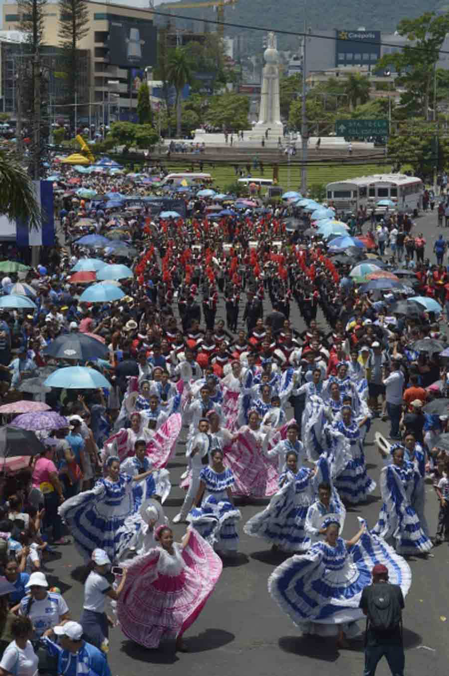 Imágenes Curiosas Del Desfile De Conmemoración De La Independencia De El Salvador Noticias De 4777