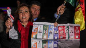 Adeptos de Mesa y Morales se enfrentan en Bolivia por recuento de votos