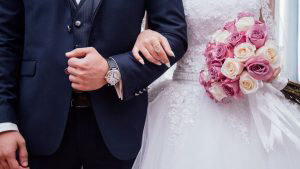 Arrestan a novia el día de su boda por mezclar marihuana con la comida de su banquete