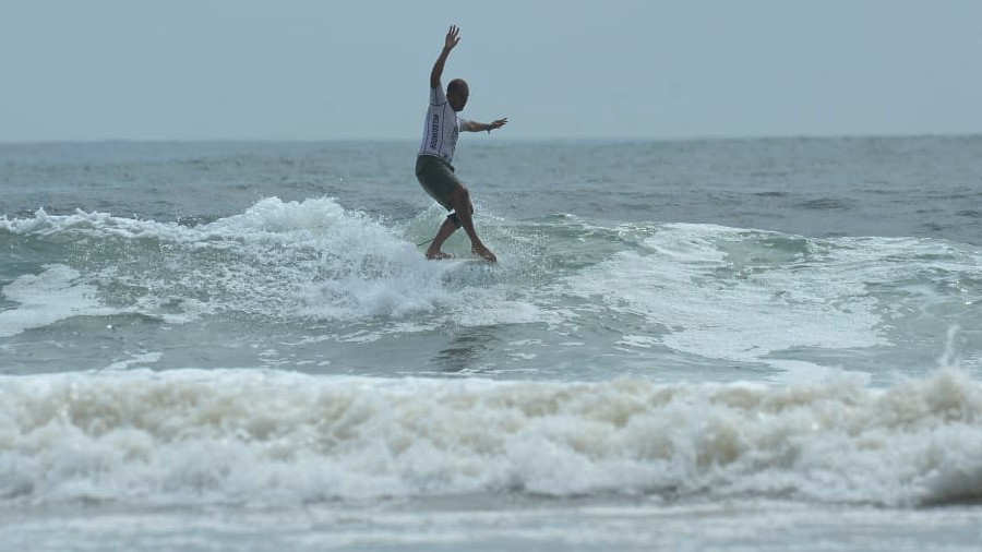 Amado de Jesús Alvarado obtuvo puntuación perfecta a pesar de surfear con una lesión - elsalvador.com