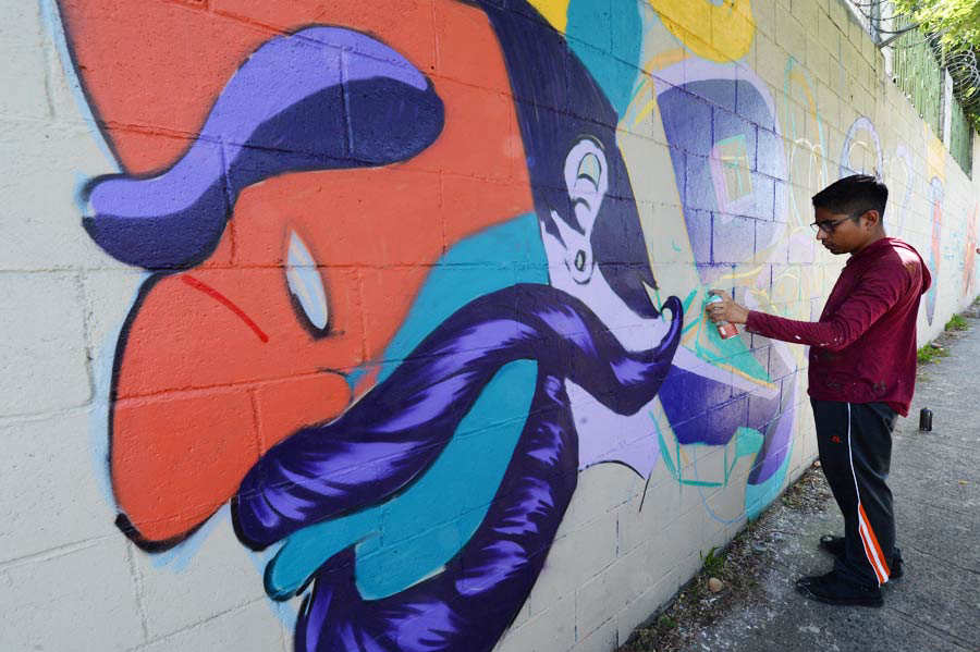 GRAFITEROS-LOS-REYES-DE-MURO004