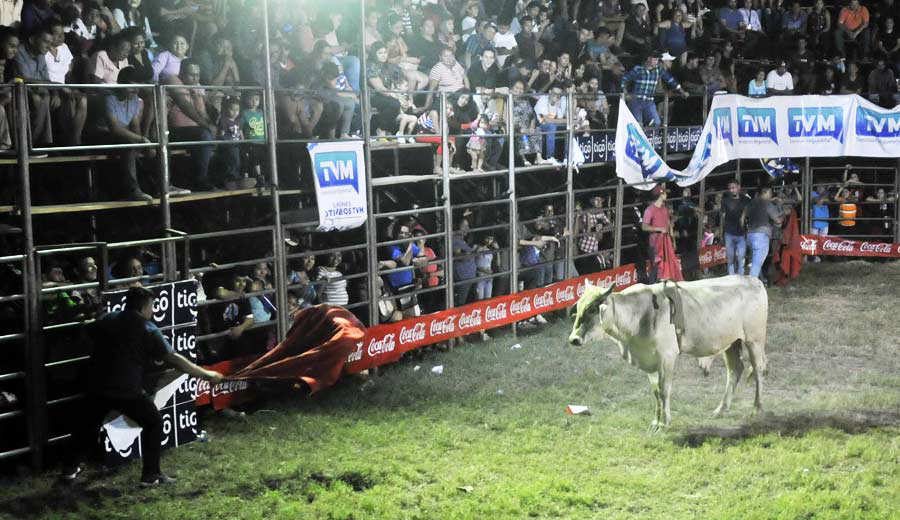 Jaripeo-Feria-Ganadera01