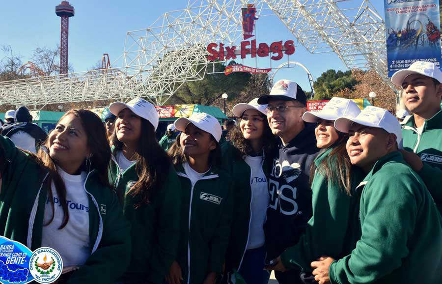 Integrantes de la banda El Salvador Grande como su Gente disfrutaron del parque temático Six