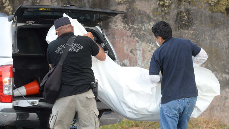 FC MUJER ENCONTRADA MUERTA EN CARRETERA