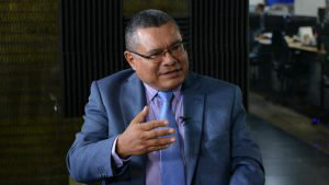 “Putin dijo que ponía en alerta su arsenal nuclear y atómico, ¿y no pronunciarse El Salvador frente a esa demencia?”, cuestiona experto en política exterior