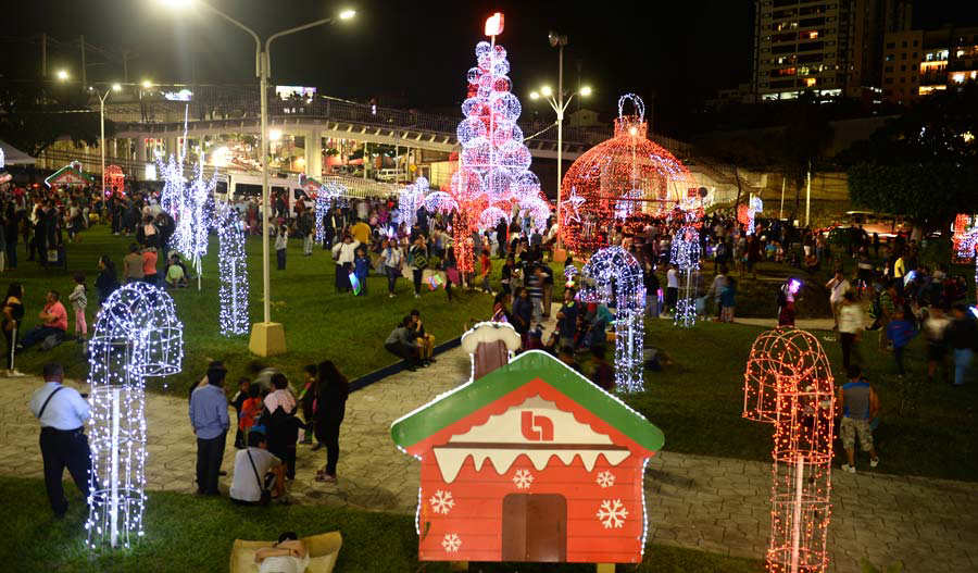 Inauguración de la  Luces Navideñas en Navidad Redondel Masferrer.