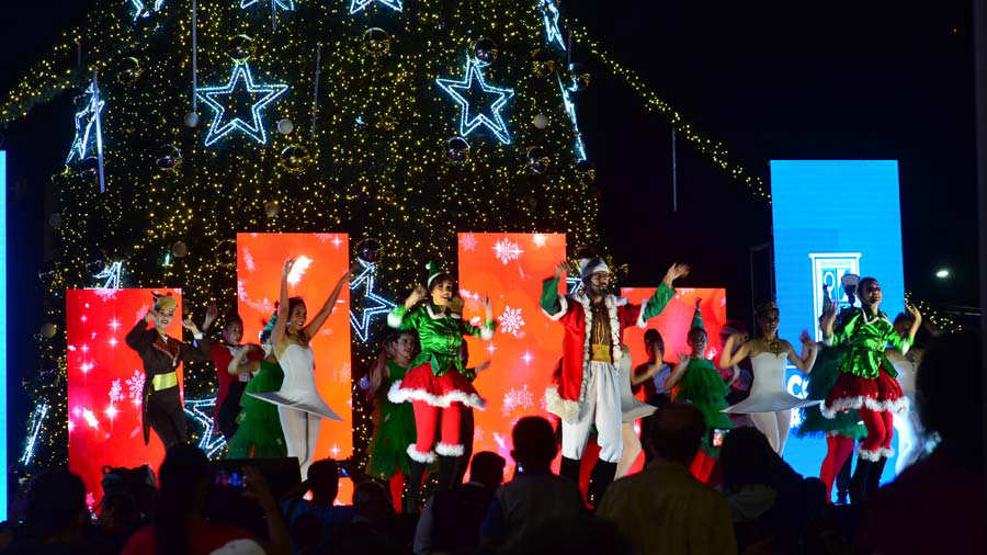 YH Luces navideñas en el centro de San Salvador