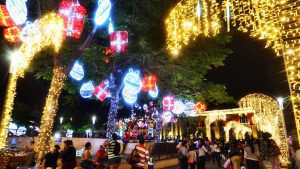YH Luces navideas en el centro de San Salvador