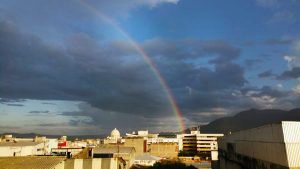 Así captaron los capitalinos el arcoíris tras sorpresiva lluvia en San Salvador